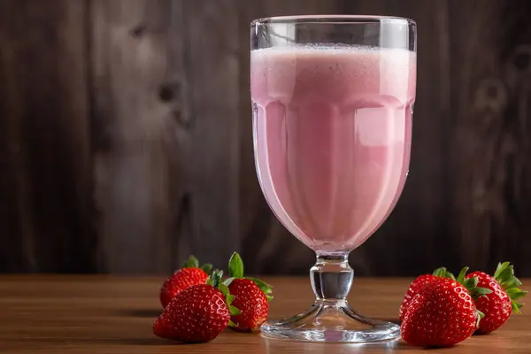 Glas Mit Leckerem Erdbeer Smoothie — Stockfoto