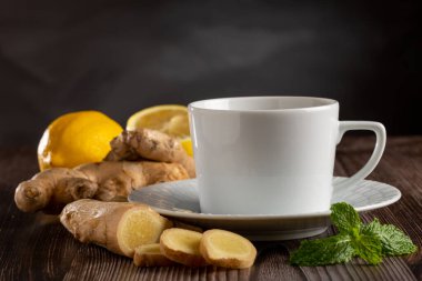 Sicilya limonlu ve naneli zencefilli çay.