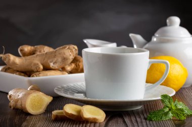 Sicilya limonlu ve naneli zencefilli çay.