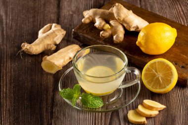 Sicilya limonlu ve naneli zencefilli çay.