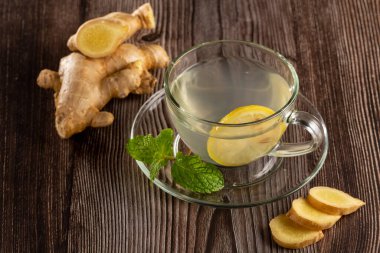 Sicilya limonlu ve naneli zencefilli çay.