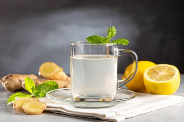 Sicilya limonlu ve naneli zencefilli çay.