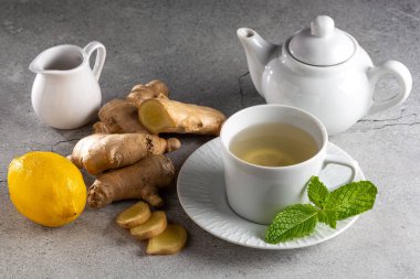 Sicilya limonlu ve naneli zencefilli çay.