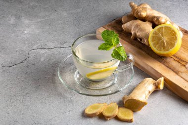 Sicilya limonlu ve naneli zencefilli çay.