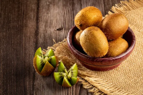 Färsk Kiwifrukt Bordet — Stockfoto