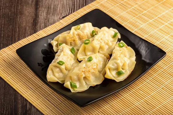 ジョーザまたはジアラス 伝統的な中華料理と日本料理 — ストック写真