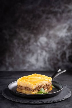 Kara tabakta çoban pastası..