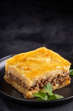 Kara tabakta çoban pastası..