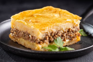 Kara tabakta çoban pastası..