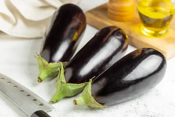 Fresh Eggplants Table — Stock Photo, Image