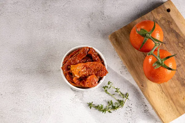 Suszonymi Pomidorami Ziołami — Zdjęcie stockowe