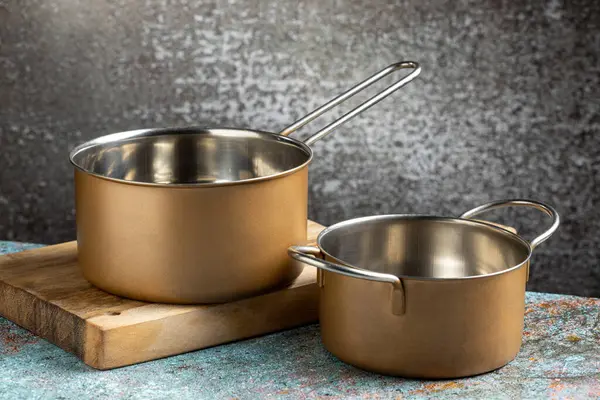 Set Cookware Table Metallic Pans — Stock Photo, Image