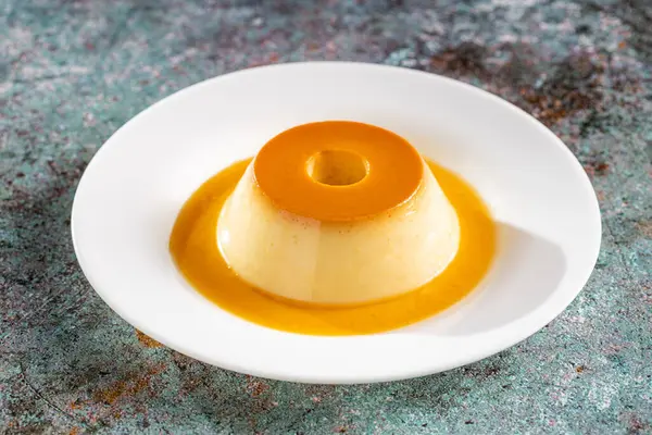 Yoğunlaştırılmış sütlü puding. Brezilya geleneksel tatlısı..