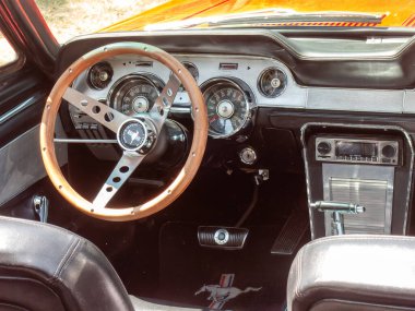 St. Christophen, Avusturya - 23 Temmuz 2023: Yazın yerel eski araba sergisi