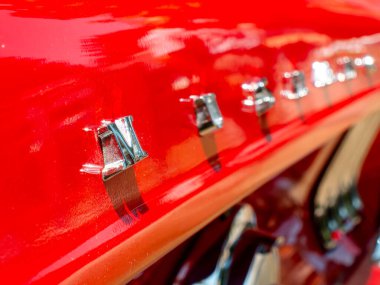 St. Christophen, Avusturya - 23 Temmuz 2023: Yazın yerel eski araba sergisi