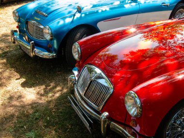 St. Christophen, Avusturya - 23 Temmuz 2023: Yazın yerel eski araba sergisi