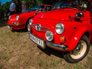 St. Christophen, Avusturya - 23 Temmuz 2023: Yazın yerel eski araba sergisi