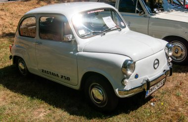 St. Christophen, Avusturya - 23 Temmuz 2023: Yazın yerel eski araba sergisi