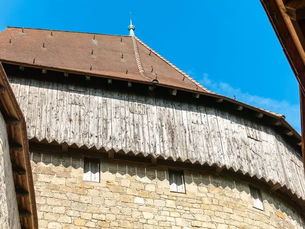 Burg Kreuzenstein 'in dış görünüş ve mimari ayrıntıları Avusturya' nın güneyindeki Leobendorf yakınlarında bir kaledir..