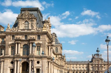 Paris, Fransa - 20 Mayıs 2023: Montmartre 'deki Paris' in Kutsal Yüreği Bazilikası 'nın dış görünüşü