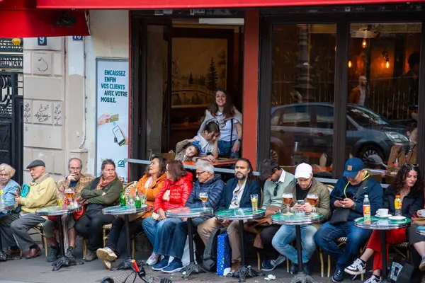 Paris, Fransa - 20 Mayıs 2023: Montmartre 'deki Paris' in Kutsal Yüreği Bazilikası 'nın dış görünüşü