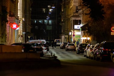 Viyana mimarisi ve sokak hayatı üzerine gece görüşü suni ışıkla