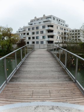 Avusturya 'nın başkenti Tulln' de belediye binasının çevresine bir göz atın.