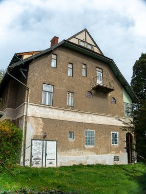 Neulengbach şehrinin sokak ve bina dekorasyonunun fotoğrafı, Avusturya