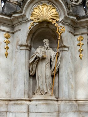 Heiligenkreuz, Avusturya - 14 Nisan 2024: Stift Heiligenkreuz manastırının iç ve dış detayları hakkında genel görüş