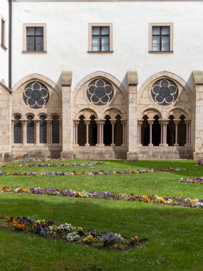 Heiligenkreuz, Avusturya - 14 Nisan 2024: Stift Heiligenkreuz 'un iç ve dış detayları hakkında genel görüş