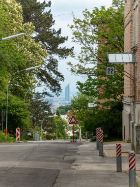 Viyana, Avusturya - 17 Nisan 2024: Kirche am Steinhof 'un dış tarafında yer alan Wiev, aynı zamanda St. Leopold Kilisesi olarak da bilinir.