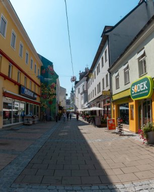 Sankt Polten, Avusturya - 28 Ağustos 2024: sokak manzarası ve mimarinin günlük yaşam fotoğrafı