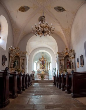 İç ve dış dekorasyon unterwaltersdorf katolik kilise unsurları, Avusturya