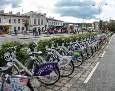 Viyana, Avusturya - 17 Eylül 2024: Viyana 'daki günlük hayatın gizli sokak fotoğrafları