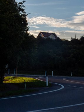 Aşağı Avusturya 'daki küçük kasabaların sokaklarına ve doğasına bakın.