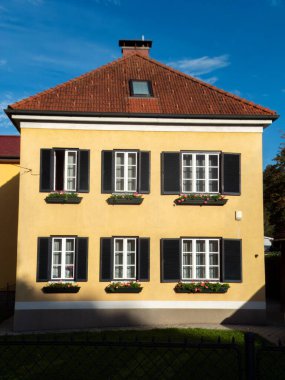 Aşağı Avusturya 'daki küçük kasabaların sokaklarına ve doğasına bakın.