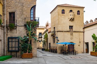 Poble Espanyol ve geleneksel İspanyol mimarisi Barselona, İspanya 'da. Hiç kimse, geleneksel İspanyol tarzı küçük bir köy.