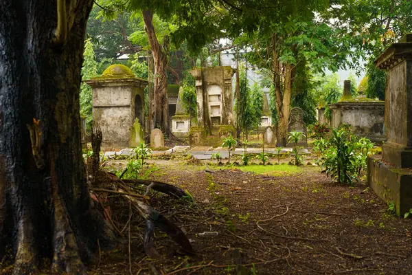 INDIA - NOV 26, 2023: Kalkütalı Rahibe Teresa 'nın Mezarı, yaygın olarak Rahibe Teresa olarak bilinir, hayatının çoğunu Hindistan' da geçirmiş bir Katolik misyoner. Kolkata 'nın Simgesi