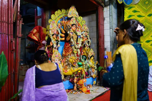 INDIA - NOV 26, 2023: Kalkütalı Rahibe Teresa 'nın Mezarı, yaygın olarak Rahibe Teresa olarak bilinir, hayatının çoğunu Hindistan' da geçirmiş bir Katolik misyoner. Kolkata 'nın Simgesi