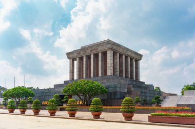 Hanoi, Vietnam - 11 Kasım 2023: Ba Dinh Meydanı 'ndaki Ho Chi Minh anıtının manzarası