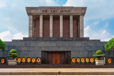 Hanoi, Vietnam - 11 Kasım 2023: Ba Dinh Meydanı 'ndaki Ho Chi Minh anıtının manzarası