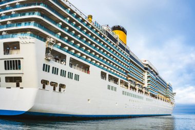 Seyahat gemisi İtalya 'nın Trieste limanında görüldü. Turizm ve seyahat kavramı