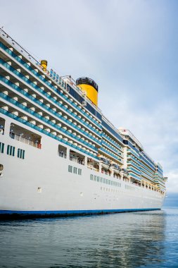 Seyahat gemisi İtalya 'nın Trieste limanında görüldü. Turizm ve seyahat kavramı