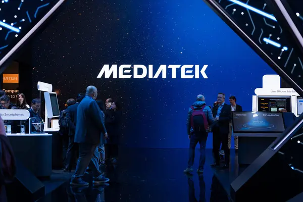 Barcelona, İspanya - 4 Mart 2025: Çip üreticisi Mediatek 'in logosu Fira de Barcelona' daki Mobil Dünya Kongresi 2025 'te görüldü..