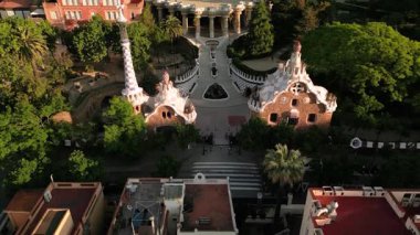 Parc guell 'in hava manzarası, Barselona, İspanya' da gün doğumunda bir dönüm noktası, boş.