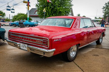 Des Moines, IA - 01 Temmuz 2022: 1965 Chevrolet Chevelle Malibu SS Hardtop Coupe 'nin yüksek perspektifli arka köşesi.