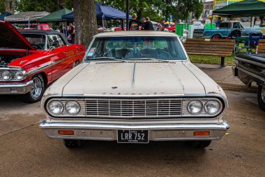 Des Moines, IA - 01 Temmuz 2022: 1964 Chevrolet Chevrolet Chevelle Malibu 4 Door Sedan 'ın yüksek perspektifli manzarası.