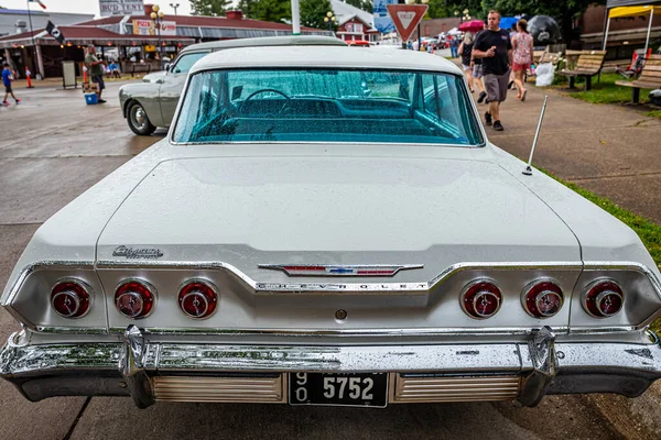 Des Moines Juli 2022 Vidvinkelperspektiv Bakifrån 1963 Chevrolet Impala Dörrars — Stockfoto