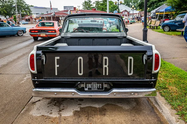 Des Moines Juli 2022 High Perspective Achteraanzicht Van Een Ford — Stockfoto
