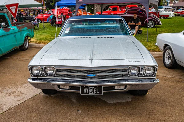 Des Moines July 2022 High Perspective Front View 1969 Chevrolet — 스톡 사진